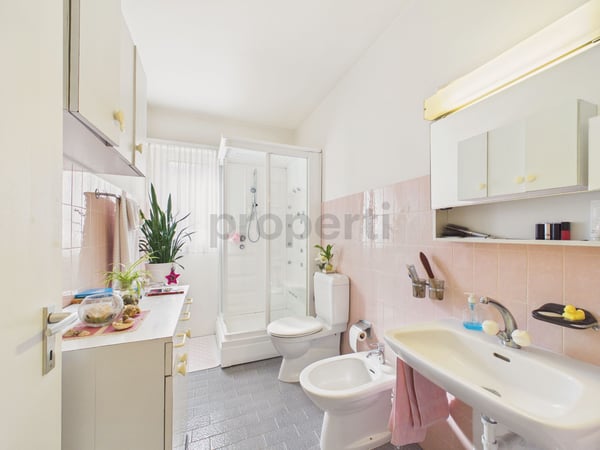 Spaziosa casa indipendente 8.5 locali con ampio giardino, Giubiasco 5