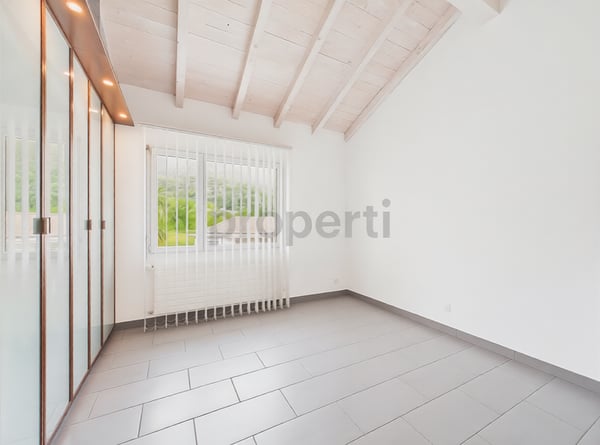Spaziosa casa indipendente 8.5 locali con ampio giardino, Giubiasco 6