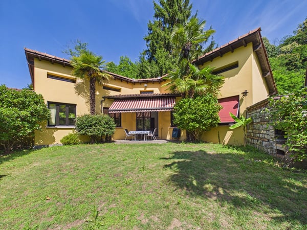 Casa con piscina riscaldata e vista sul fiume - Un'oasi di pace immersa nella natura 1