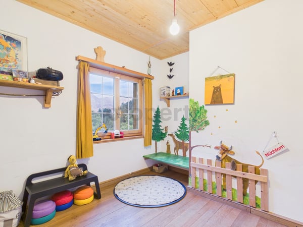 Fantastisches Einfamilienhaus mit grossem Garten und Bergblick in idyllischer Lage 10