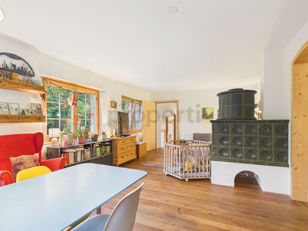 Fantastisches Einfamilienhaus mit grossem Garten und Bergblick in idyllischer Lage 2