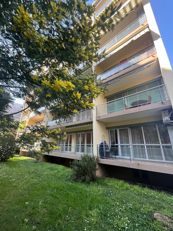 Ruhige 2,5-Zimmer-Wohnung in Agno / Zweitwohnsitz möglich /Vendiamo anche in Residenza Secondaria Tranquillo appartamento di 2,5 locali ad Agno 1