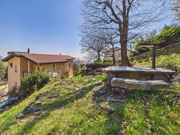 Elegante casa indipendente 6.5 locali con ampio giardino e posto auto, Breggia 2