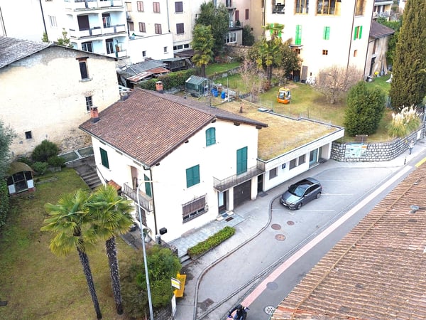 Splendida casa indipendente 7.5 locali con giardino a Cureglia 1