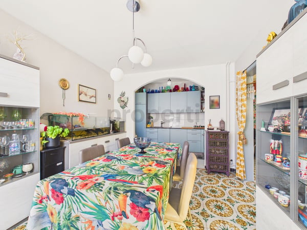 Elegante villa 8.5 locali con finiture di pregio e ampio box auto, Monteceneri 11