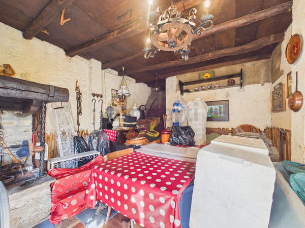 Elegante villa 8.5 locali con finiture di pregio e ampio box auto, Monteceneri 12