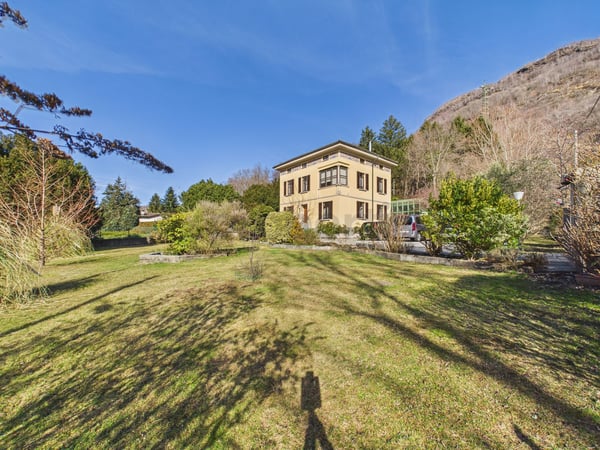 Elegante villa 8.5 locali con finiture di pregio e ampio box auto, Monteceneri 1