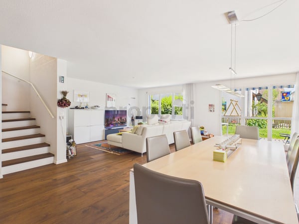 Gepflegtes Doppeleinfamilienhaus mit PV-Anlage und viel Platz an der Stadtgrenze zu Aarau 2
