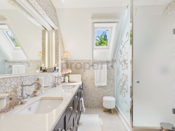 Exklusive Villa mit grandiosem Pool und unverbaubarem Panoramablick 11