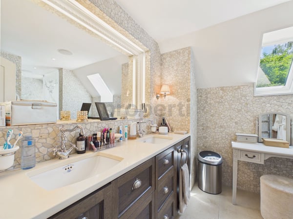 Exklusive Villa mit grandiosem Pool und unverbaubarem Panoramablick 10