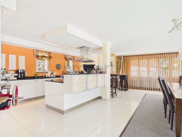 Exklusive Villa mit grandiosem Pool und unverbaubarem Panoramablick 5