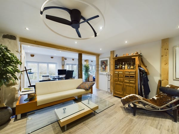Einzigartiges 5.5-Zimmer-Einfamilienhaus mit separater Dachwohnung in IntragnaUnica casa indipendente di 5,5 locali con attico separato a Intragna 1