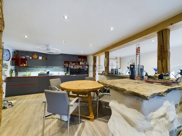 Einzigartiges 5.5-Zimmer-Einfamilienhaus mit separater Dachwohnung in IntragnaUnica casa indipendente di 5,5 locali con attico separato a Intragna 2