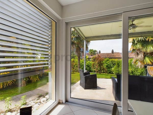 Modernes 7.5-Zimmer-Einfamilienhaus in Caslano mit Blick ins Grüne / Vendiamo casa indipendente 7.5 a Caslano - bellissimo quartiere vicino al Lago 8
