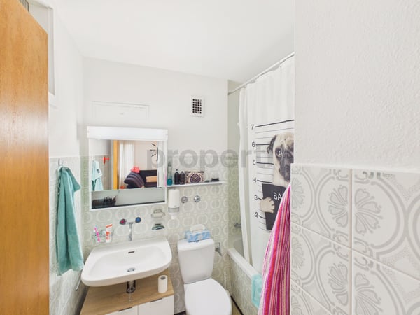 Modernes 2.5-Zimmer-Apartment mit Balkon, Sutz-Lattrigen 5
