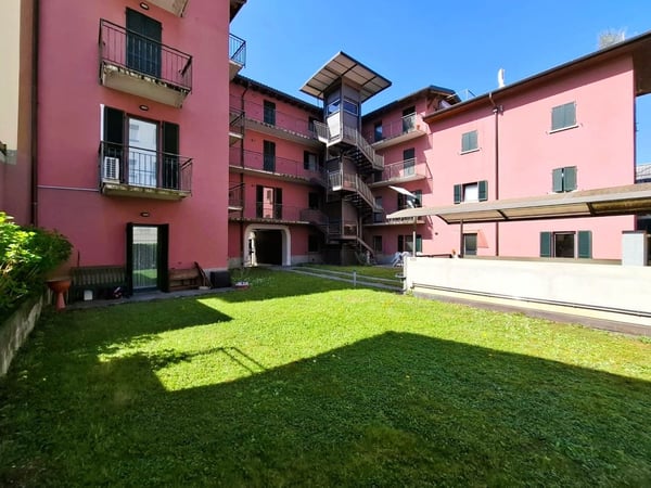 Vivere in una corte storica a Chiasso: appartamento di 5.5 camere in posizione centrale trasformabile in due appartamenti di 2.5 locali. 1