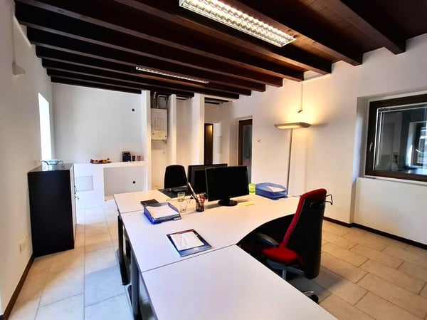 Vivere in una corte storica a Chiasso: appartamento di 5.5 camere in posizione centrale trasformabile in due appartamenti di 2.5 locali. 6