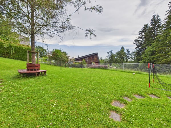 Idyllisches Einfamilienhaus mit sonnigem Garten und Pool in Trogen AR 12