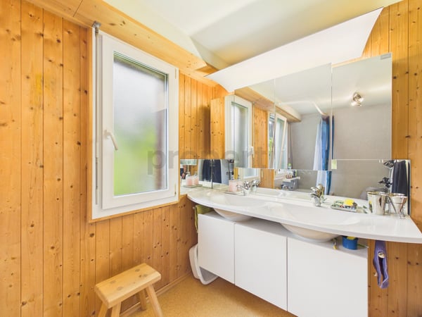 Idyllisches Einfamilienhaus mit sonnigem Garten und Pool in Trogen AR 8