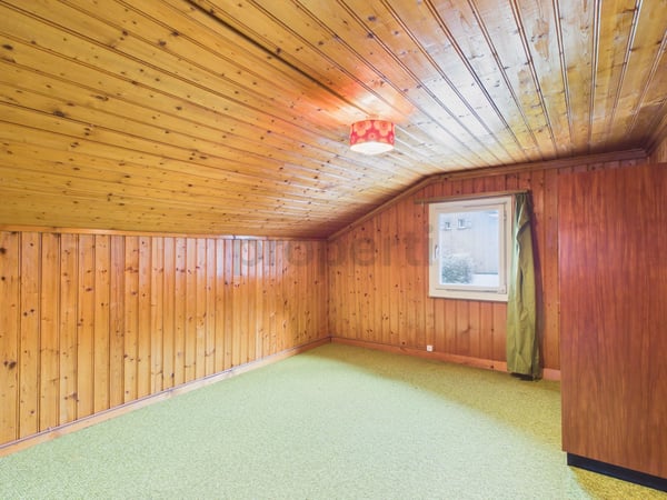 Historisches Einfamilienhaus mit vielseitigem Potenzial in Glarus Süd 9