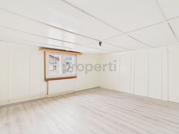 Historisches Einfamilienhaus mit vielseitigem Potenzial in Glarus Süd 2