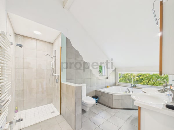 Modernes 6.5-Zimmer-Einfamilienhaus mit grosszügigem Garten, Hagenbuch ZH 8