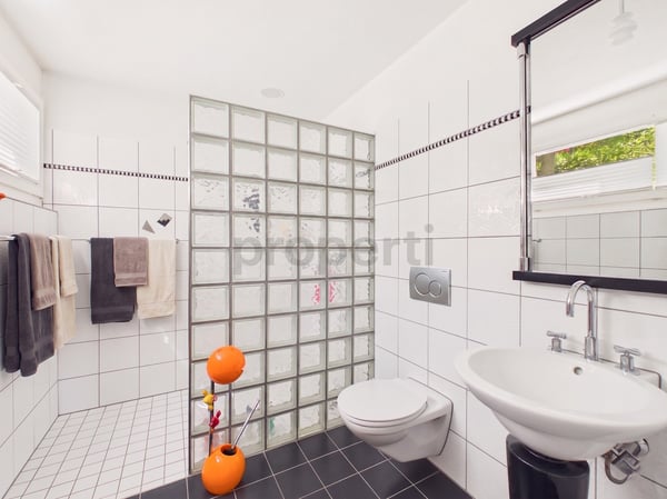 Modernes 6.5-Zimmer-Einfamilienhaus mit grosszügigem Garten, Hagenbuch ZH 9