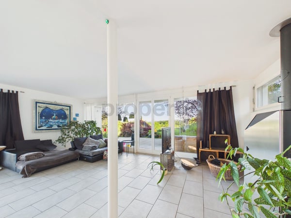 Modernes 6.5-Zimmer-Einfamilienhaus mit grosszügigem Garten, Hagenbuch ZH 2
