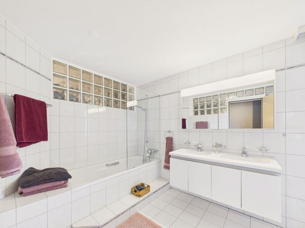 Charmante und grosszügige 4.5 Zimmer Wohnung mit herrlicher Seesicht 6