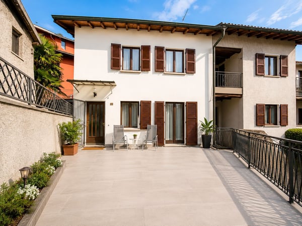 Elegante casa indipendente di 4.5 locali con garage, nel nucleo di Gravesano 1