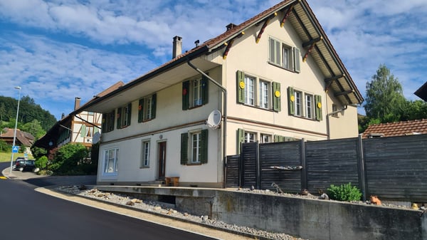 Grosszügiges Mehrfamilienhaus mit top Rendite und Parkmöglichkeit, Leimiswil 1