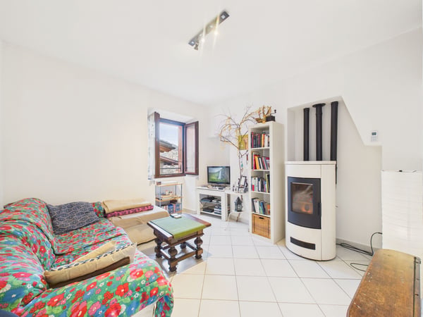 Ampia e luminosa casa a schiera indipendente di 5 locali a Novaggio 2