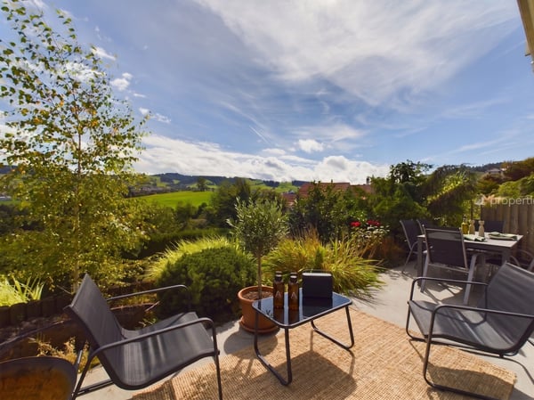 3.5-Zimmer-Terrassenwohnung mit herrlicher Aussicht in Speicher 8