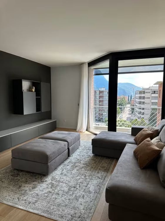 Attico duplex arredato, con terrazza vista lago in centro a Lugano 2