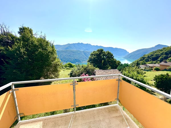 Elegante Attico di 3,5 Locali con Vista sul Lago di Lugano 9