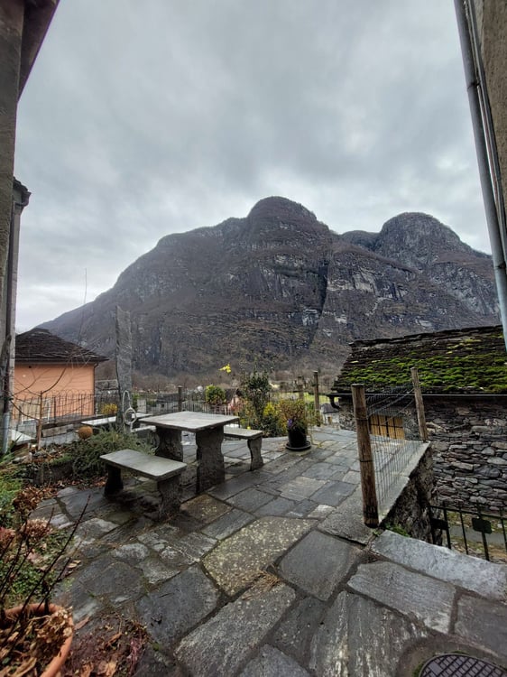 Elegante casa bifamiliare 7.5 locali a Cevio 12