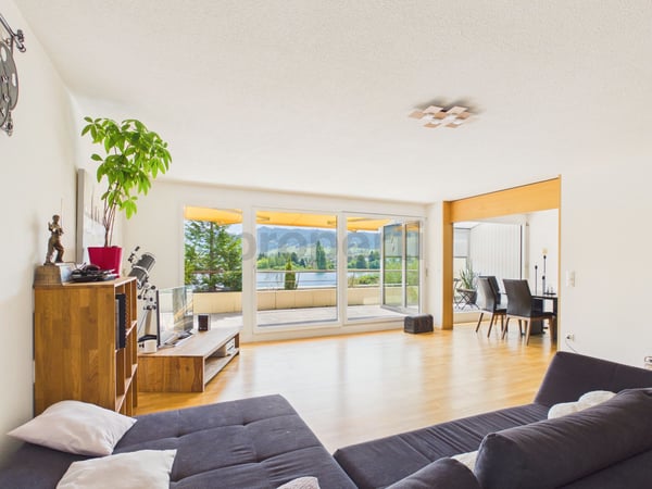 Grosszügige und gemütliche Wohnung mit tollem Seeblick in Unterägeri 2