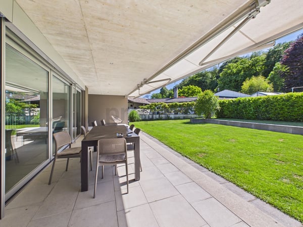 Elegante villa moderna con giardino e vista panoramica sul lago a Carona. 11