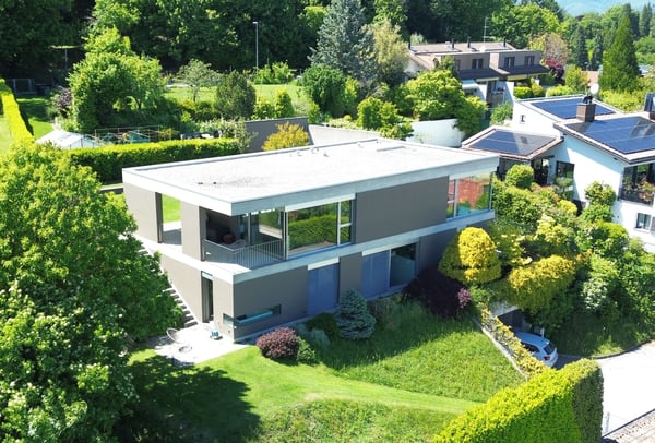 Elegante villa moderna con giardino e vista panoramica sul lago a Carona. 1
