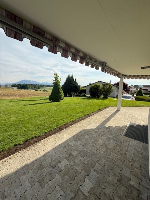 Ruhige Wohnlage, grosszügiger Gartensitzplatz und zwei Tiefgaragenplätze inklusive 9