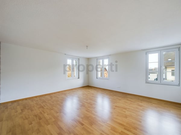 Ländlicher Charakter, grosszügiger Grundriss und gemütlicher Balkon 4