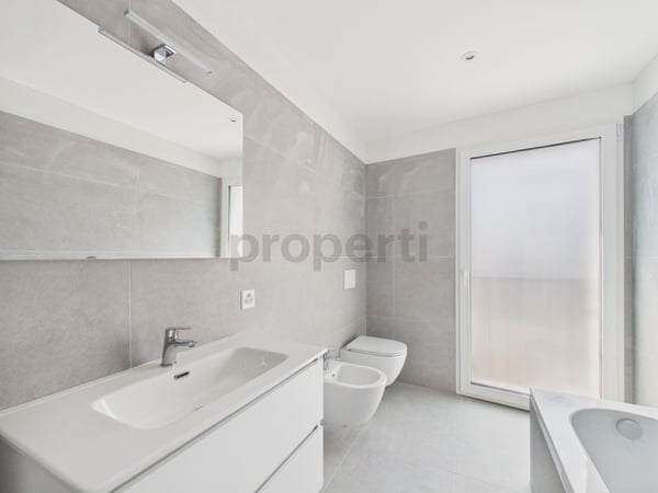 Moderno attico 3.5 locali con parcheggio e cantina, Biasca 9