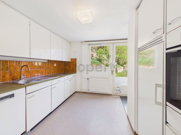 Grosszügiges 9 Zimmer-Haus mit vielseitigem Gestaltungsspielraum in Alvaschein 8