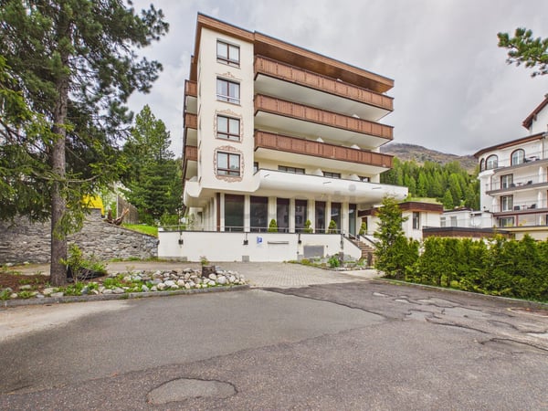 Helle 1.5-Zimmer-Wohnung mit Balkon, Davos Dorf 1