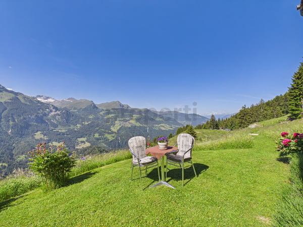Charmantes Maiensäss mit herrlichem Bergblick und grosszügigem Grundstück 10