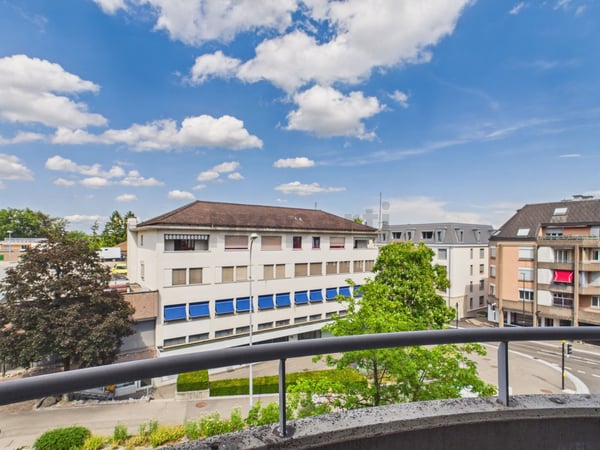 Sonniger Balkon, zwei moderne Badezimmer und komfortabler Lift 6