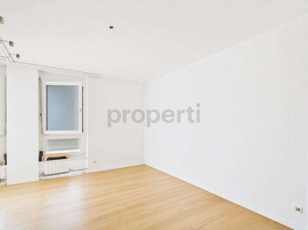Sonniger Balkon, zwei moderne Badezimmer und komfortabler Lift 5