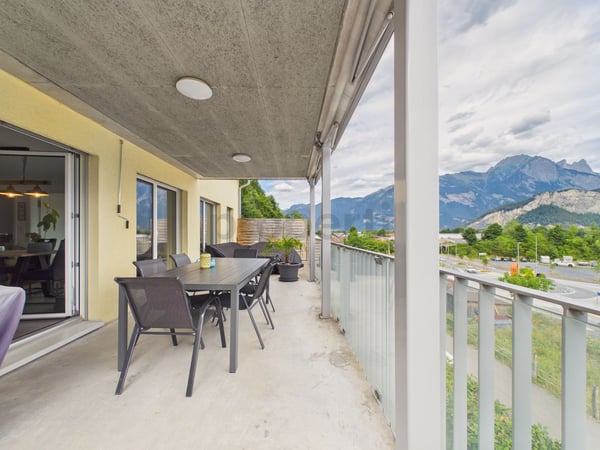 Sonniger Balkon, zwei moderne Badezimmer und barrierefreier Komfort mit Lift 7