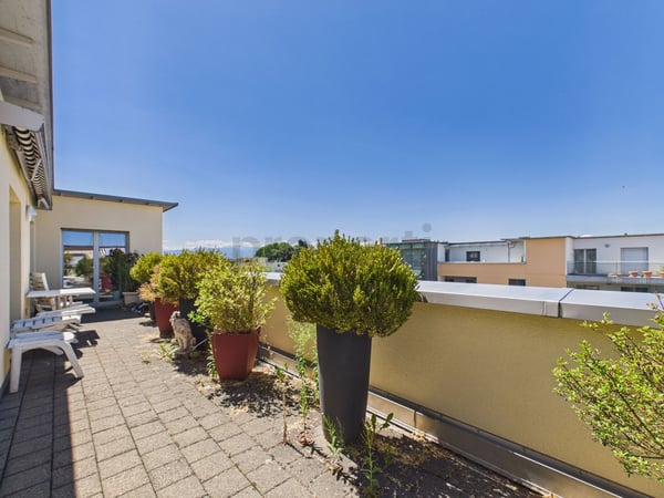 Helle Attikawohnung über den Dächern von Pfäffikon mit Lift und Tiefgaragenplatz 12