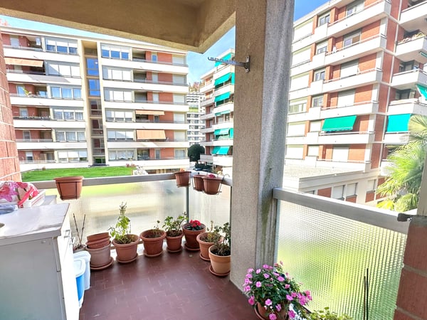 Spazioso appartamento di 3.5 locali molto centrale con balcone a Lugano 7